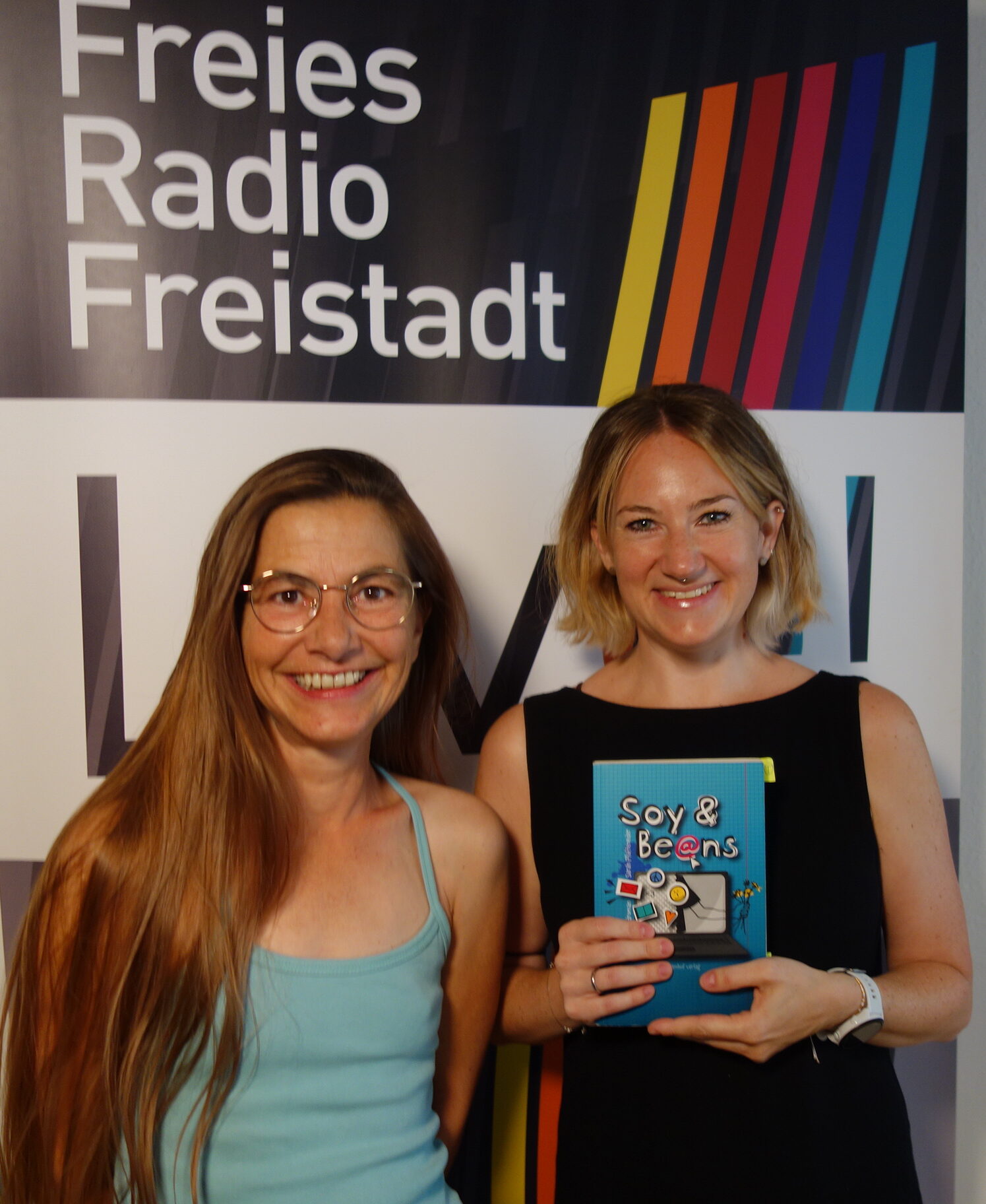 Sarah Pfaffeneder mit ihrem neuen Buch zu Gast im Kulturmix bei Monika Andlinger.