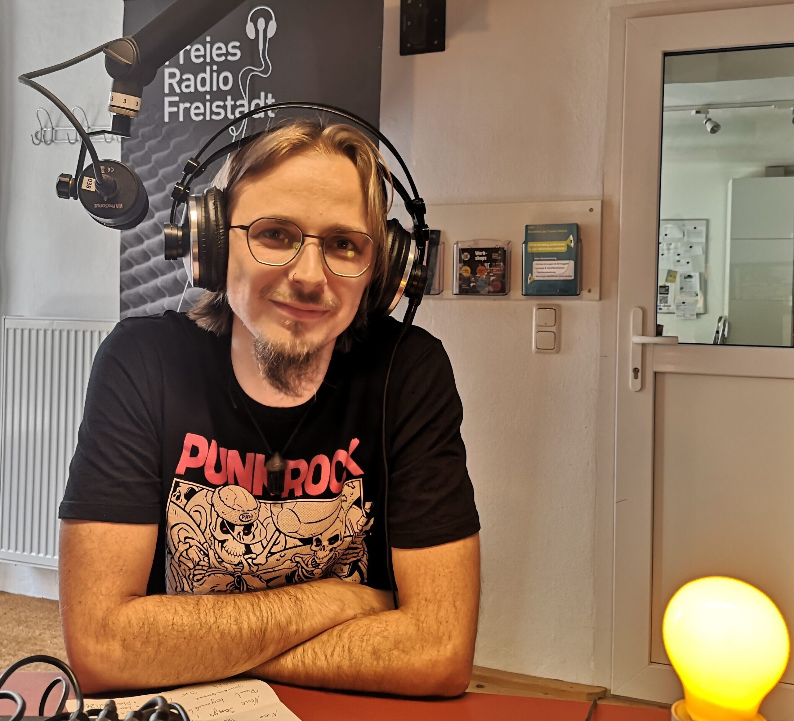 Studiogast im Kulturmix Jakob Pammer aus Hirschbach im Mühlkreis als ein Viertel der Band CASOU.